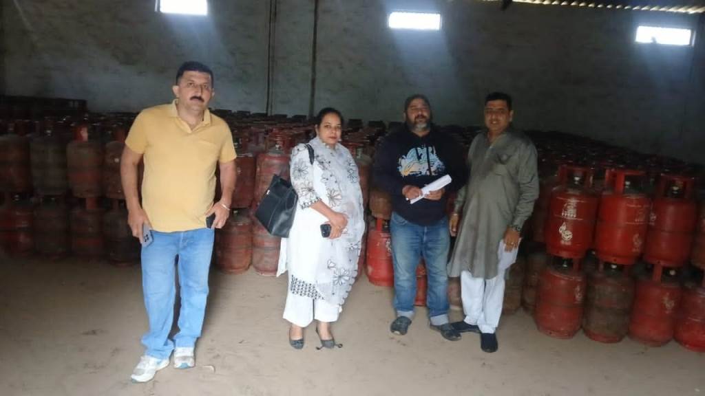 Administration conducts surprise checks on gas agencies and petrol pumps